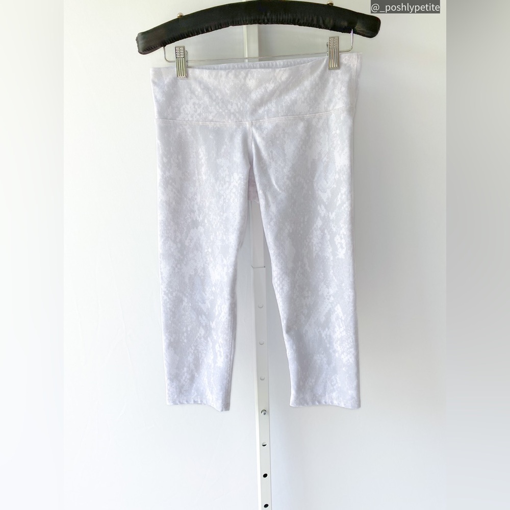 Alo Xs White Grey Python Snake Print Capri Leggin… - image 1